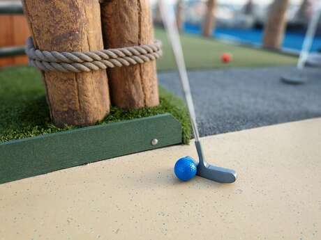 Ambiance tes vacances été - minigolf à Contrexéville