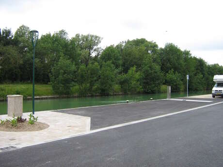 Aire de service et de  stationnement