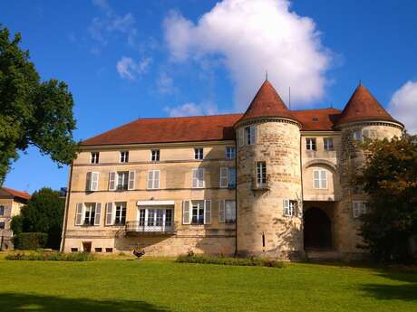 Le Château et ses fortifications