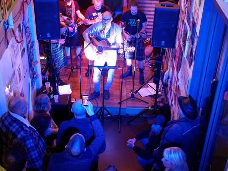 Bar associatif et culturel Au Petit Paris