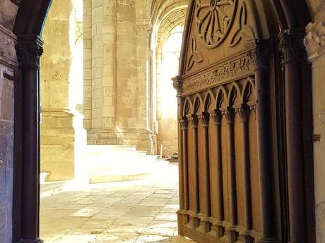 Visite guidée: Les milles et unes vies d'une abbaye, Saint-Léger