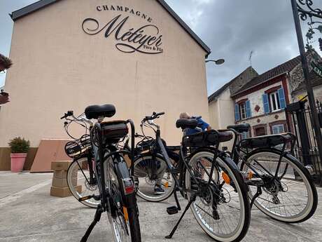 "À bicyclette sur la route touristique du champagne"