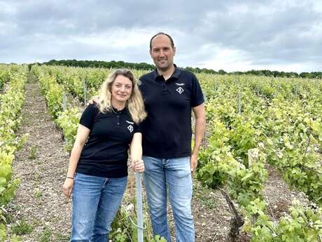 Vignobles en scène "démonstration de sabrage avec le champagne PIERRE Laurent