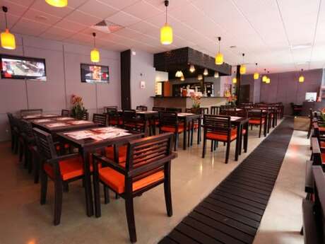 Pum Thai Restaurant & Cooking School