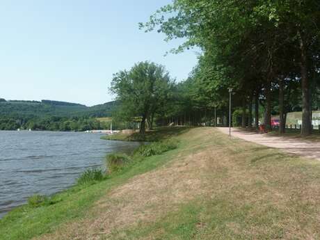 Circuit de randonnée pédestre n° 8 Le tour de l'étang de Courtille Circuit de randonnée pédestre n° 8 Le tour de l'étang de Courtille