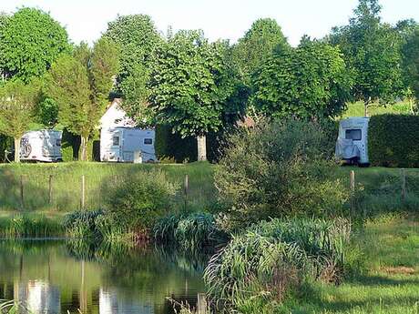 Aire d'accueil camping-car du camping de Montréal ST Germain Les Belles