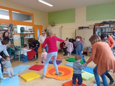 Rencontre Enfants Parents : Ici et là