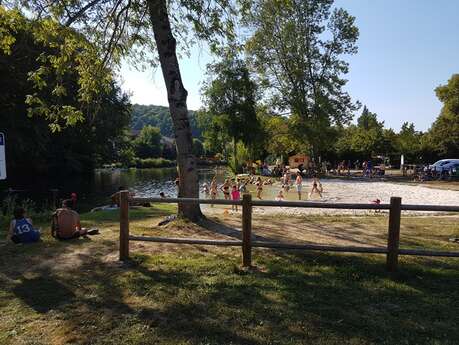 Plage surveillée dans la rivière Dronne