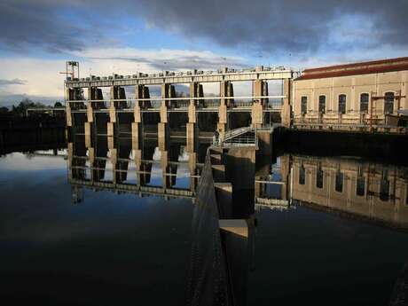 Espace EDF et ascenseur à poissons du barrage de Tuilières