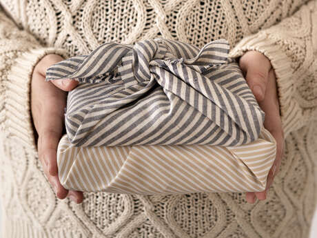 Créer des emballages cadeaux en tissus