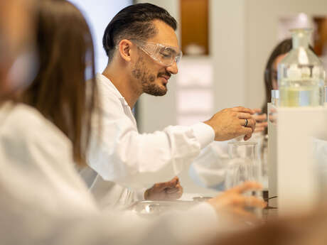 Atelier fabricant YVES ROCHER