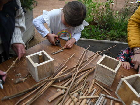 Atelier gîte à insectes à La ferme du monde