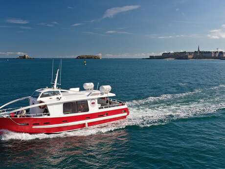 LES BATEAUX ROUGES - Compagnie Maritime Dinardaise