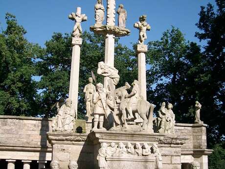 Calvaire monumental et enclos paroissial