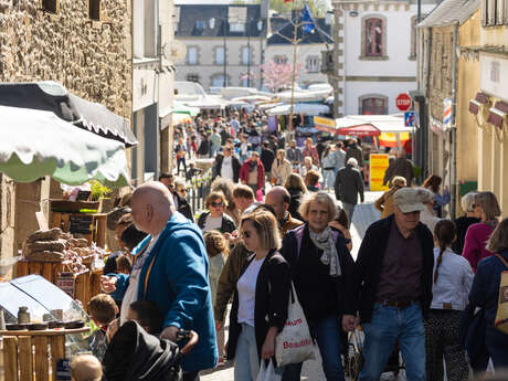 Lesneven Flea Market and Moules-Frites with music