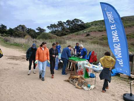 Nettoyage de plage à Locoal-Mendon