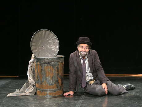 Arth Maël - Théâtre satirique Le Tourneseul Arth Maël - Théâtre satirique Le Tourneseul