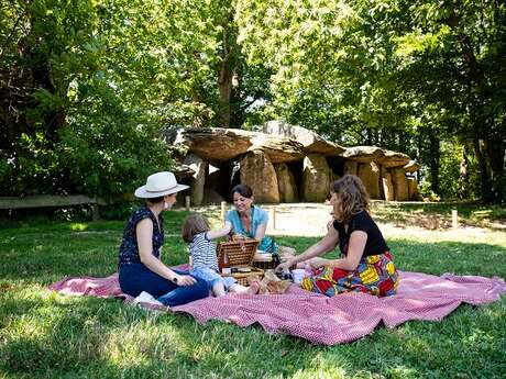 Accueil saisonnier de la Maison de la Roche-aux-Fées