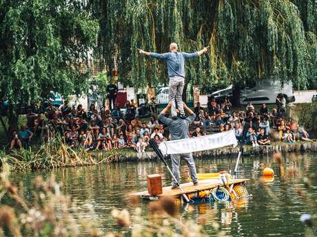 Surcouf, Compagnie Sacékripa - C'est du cirque, du risque, de l'humidite´ et une grande humanite´