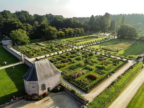 Château parc et jardins de la Bourbansais
