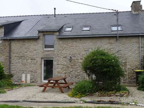 Maison Bretonne typique - 4 personnes, au calme, parking privé