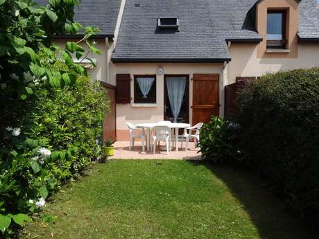 Maisonnette dans résidence avec piscine, à 300 m de la mer