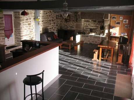 Longère rénovée tout confort à 100m du bourg, terrain clos 800m2