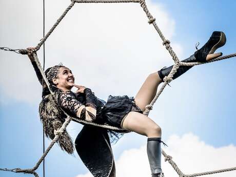 Spectacle to Bee Queen, compagnie la Butineuse