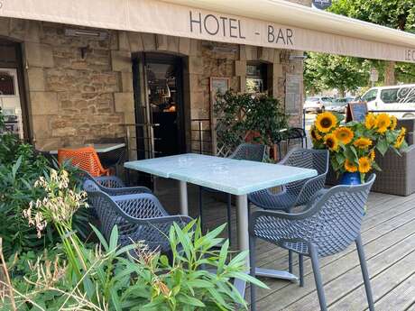 Le Cadoudal - Hôtel - Bar