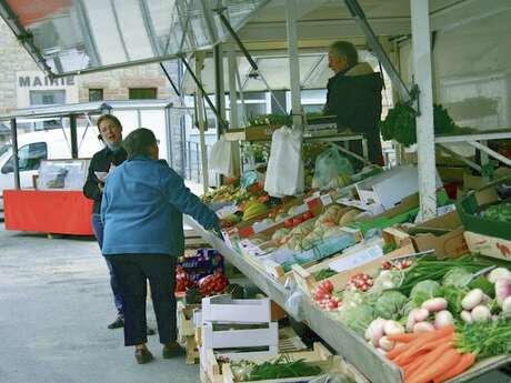 Marché de Loguivy-Plougras