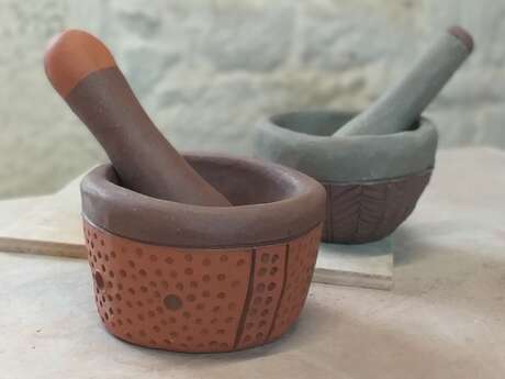 Façonnez votre mortier et pilon en argile locale