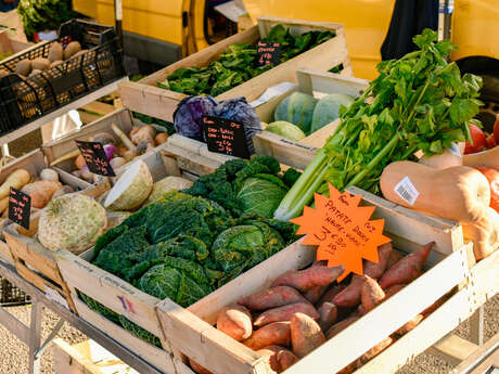 Marché hebdomadaire de Bosmie l'Aiguille