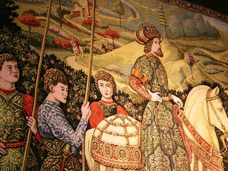 Castrum de Ségur : La tapisserie un art somptuaire du Moyen Âge