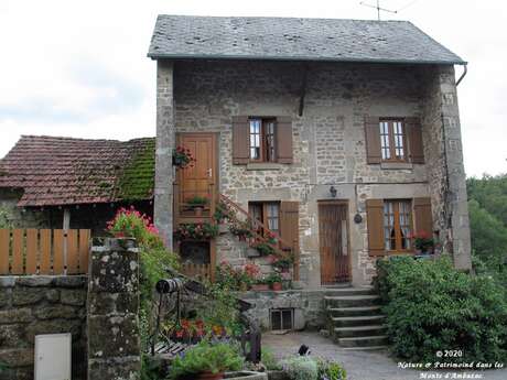 Maucloup et ses maisons marchoises