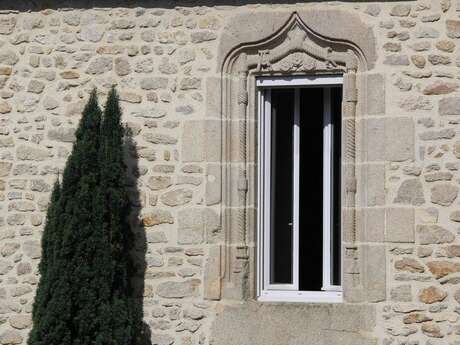 Château de Monisme : fenêtre