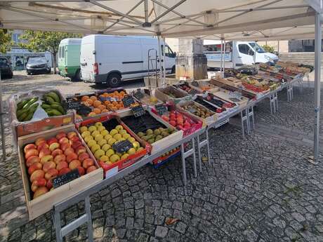 Marché hebdomadaire de Sauviat sur Vige