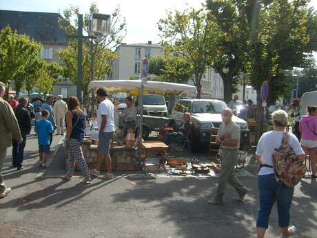 Brocante, vide-greniers de la place Varillas