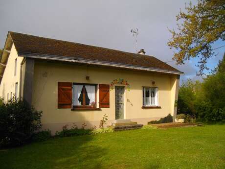 AU VIEUX CHÊNE AU CALME, AVEC ÉTANG DE PÊCHE