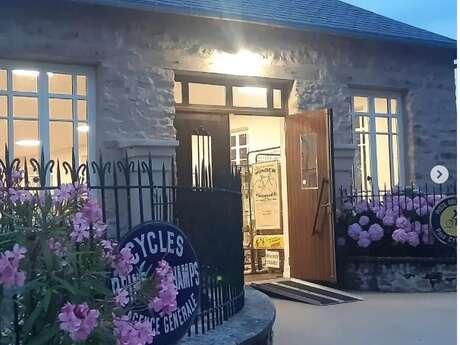 Visite du Musée du Vélo du Haut Limousin et découverte de l'architecture de ses bâtiments