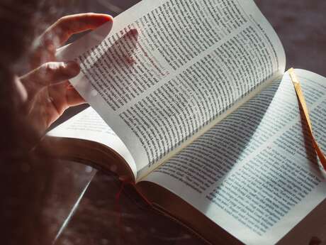 Heure du conte : tell me a story/raconte moi une histoire