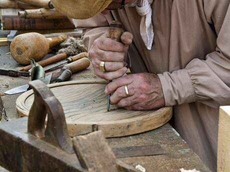 Atelier pour les enfants de sculpture sur bois