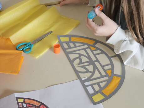 Atelier vitrail enfant 6-12 ans : Art déco et chocolat chaud