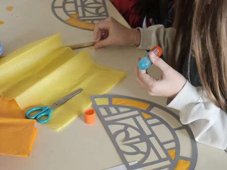 Atelier vitrail enfant 6-12 ans : Art déco et chocolat chaud