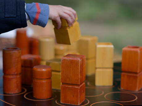 L'été en famille avec Ouest Limousin Tourisme - Atelier jeux géants en bois