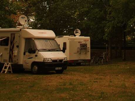 Aire de camping-car à la ferme Moulié (réseau France Passion)