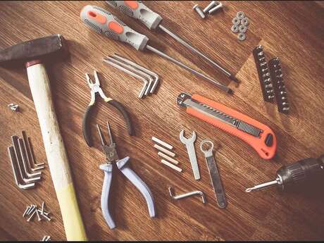 Café de l'espace : Atelier sculpture sur bois avec Anna