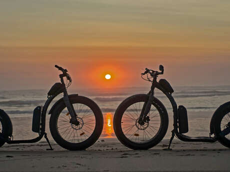 Balade sur la plage au coucher du soleil en Tchanquaroue