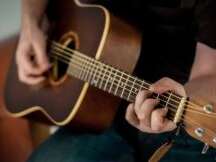 1 heure, 1 instrument : la guitare
