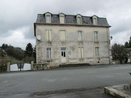 Gîte d'étape et de groupe Gîtes de France - CHATELUS LE MARCHEIX - 6 personnes 23G0803