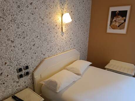 Contact Hôtel Limoges - Hôtel des Deux Moulins Contact Hôtel Limoges - Hôtel des Deux Moulins